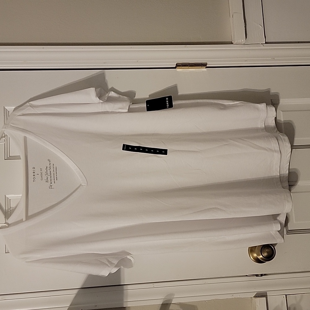 NWT Torrid classic fit plus size 2 tshirt in white.